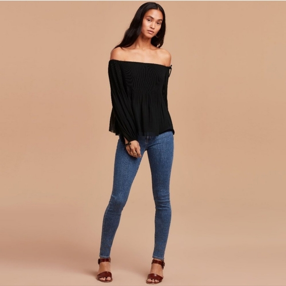 Aritzia Wilfred Talence Off The Shoulder Blouse Pleated Chiffon Black Size S - Picture 7 of 9